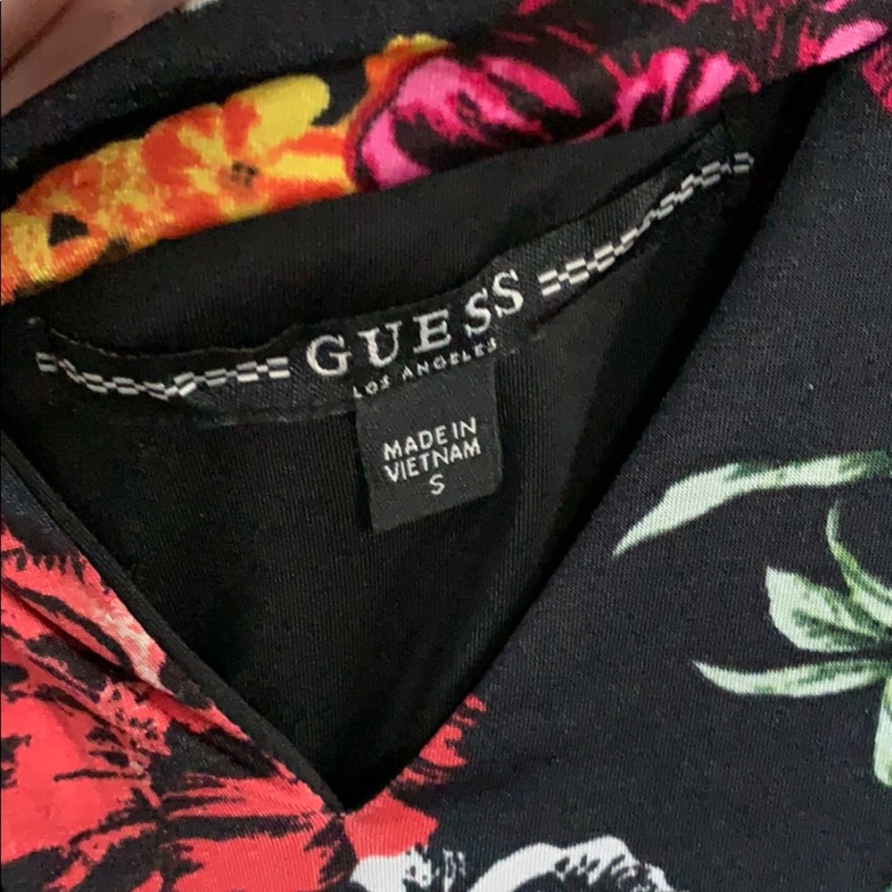 NWT Guess Beautiful, well structured dressy romper. Multicolored 1-28-21 - Picture 7 of 9